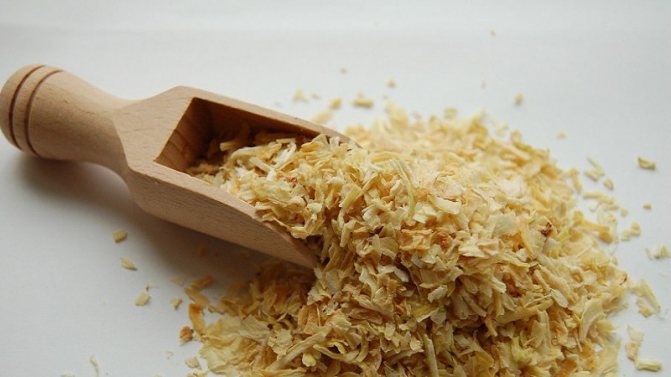 Как заготовить сушеный лук разными способами и куда его применять
