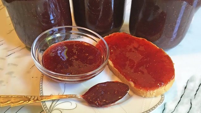 Клубника с сахаром на зиму без варки: протертая блендером и цельная (хранить в морозилке). Живое варенье-пятиминутка из протертой с сахаром клубники