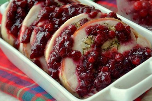 Мясо под брусничным соусом