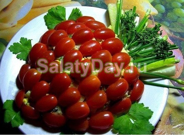 Вкусный салат с опятами и куриной грудкой