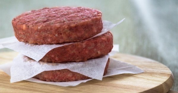 Замороженные котлеты в духовке без обжарки, с подливкой, картошкой, овощами