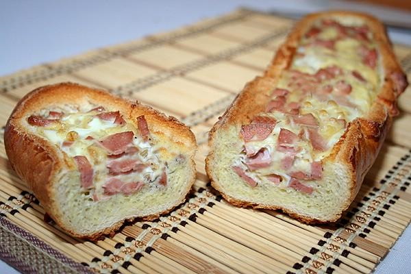 Багет с начинкой в духовке. Рецепты с фото