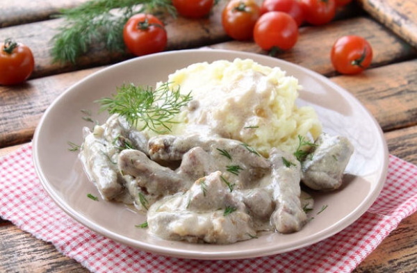 Бефстроганов из говядины на сковороде. Классический рецепт, фото