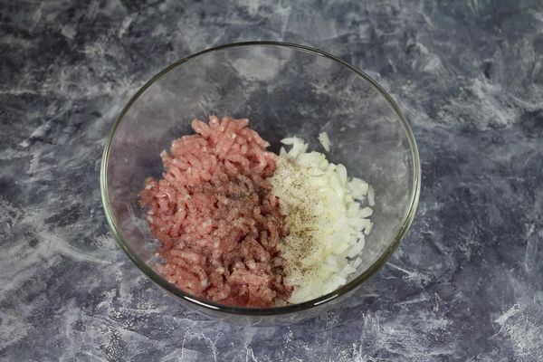 Беляши с мясом. Рецепты на сковороде с готовым, дрожжевым тестом, как лепить треугольники