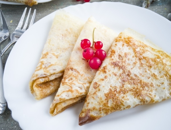 Блины с крахмалом и мукой на молоке тонкие с дырочками. Рецепт