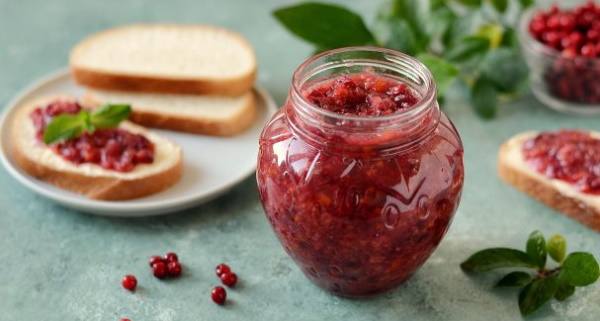 Брусника, протертая с сахаром на зиму без варки. Рецепт