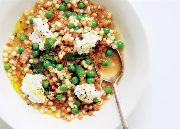 Фрегола (Fregola) паста с лососем копченым, сыром, морепродуктами