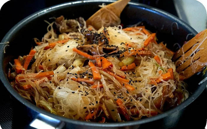 Фунчоза с говядиной и овощами. Рецепт с фото