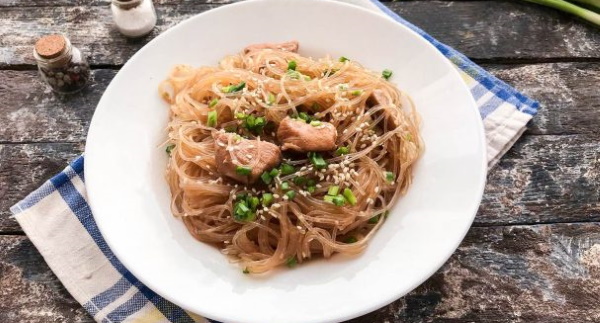 Фунчоза с индейкой и овощами. Рецепт в соевом, устричном, кисло-сладком соусе, терияки