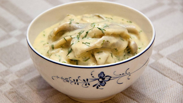 Горчичная заправка для селедки с луком, горчицей, желтком