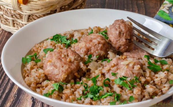 Гречка в духовке с курицей, фаршем, мясом, овощами в горшочке. Рецепт с фото