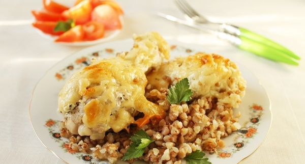 Гречка в духовке с курицей, фаршем, мясом, овощами в горшочке. Рецепт с фото