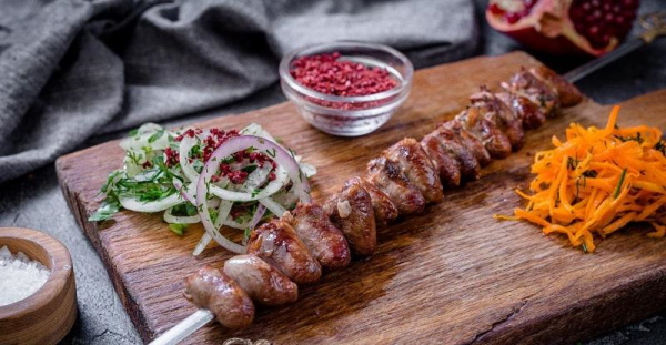 Как мариновать куриные сердечки для шашлыка на мангале. Рецепт