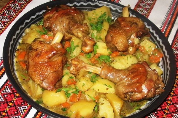 Как потушить утку вкусно кусочками в кастрюле. Рецепт
