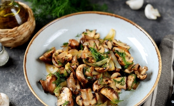 Как приготовить шампиньоны вкусно на сковороде. Рецепт с фото