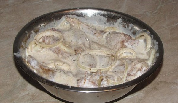 Как замариновать кролика для тушения в духовке, мультиварке в сметане, соевом соусе, вине, кефире