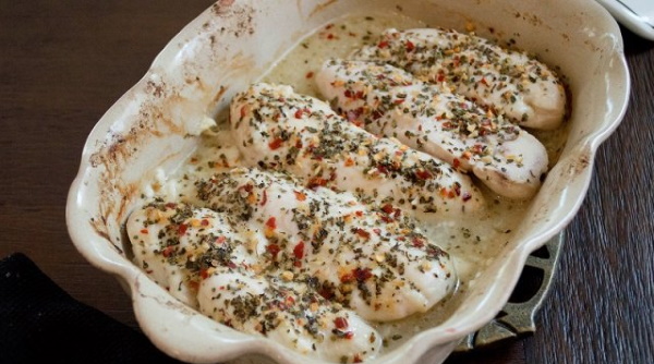 Как замариновать курицу для жарки в духовке