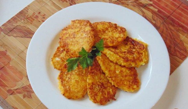 Капустные оладьи из сырой капусты. Рецепты на кефире, молоке, ряженке с манкой, сыром, овсянкой, фаршем