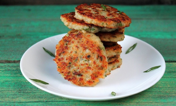 Котлеты из кальмара. Рецепт вкусно в духовке, на пару сковороде, простые, вкусные, постные с овощами, манкой, сыром, рисом