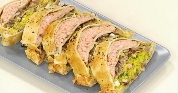 Кулебяка. Рецепт классический с капустой, рыбой, мясом, яйцом, рисом в духовке, мультиварке