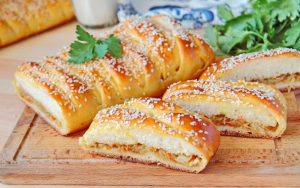 Кулебяка. Рецепт классический с капустой, рыбой, мясом, яйцом, рисом в духовке, мультиварке