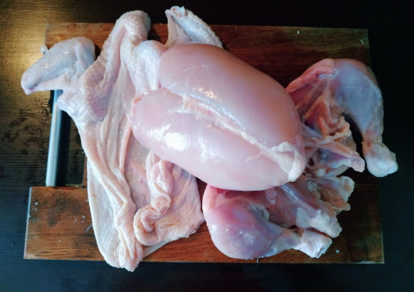 Курица фаршированная гречкой в духовке. Рецепт с грибами, яблоками, черносливом
