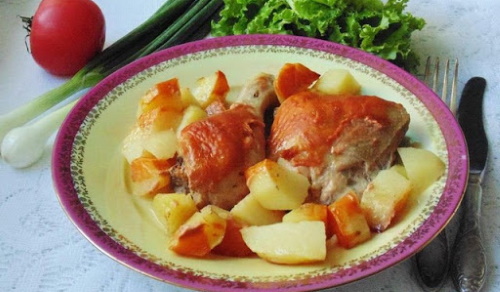 Курица в пиве в духовке. Рецепты с картошкой, рисом, овощами, в пакете для запекания, рукаве, банке