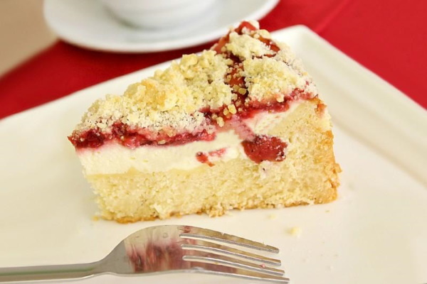 Лакомка из творога с крошкой. Рецепт как в детстве с маргарином, маслом, яблоками. Фото