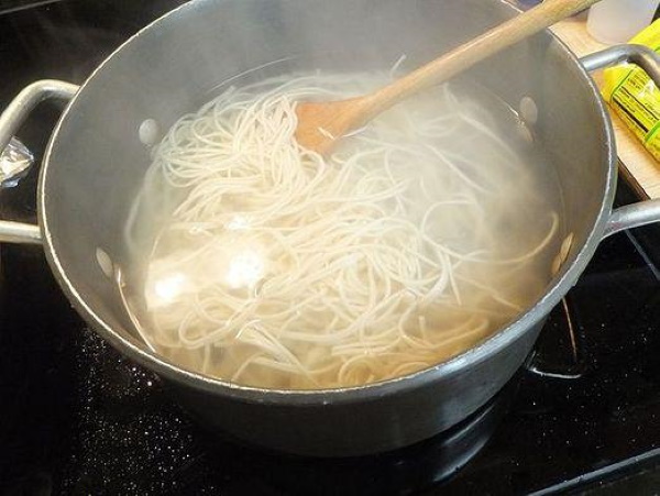 Лапшевник в духовке с яйцом и молоком. Рецепт