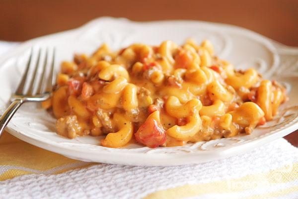 Макароны с сыром, помидорами, сосисками. Простые рецепты
