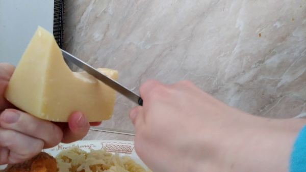 Макароны с сыром, помидорами, сосисками. Простые рецепты
