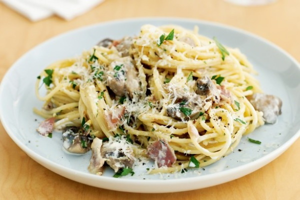 Макароны с сыром, помидорами, сосисками. Простые рецепты