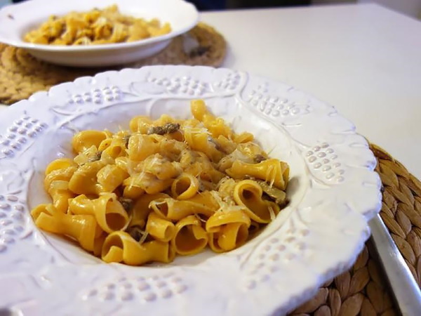 Макароны с сыром, помидорами, сосисками. Простые рецепты