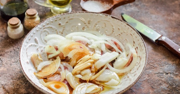 Маринад для селедки с уксусом, маслом, луком. Рецепт