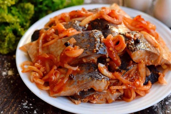 Маринад для селедки с уксусом, маслом, луком. Рецепт