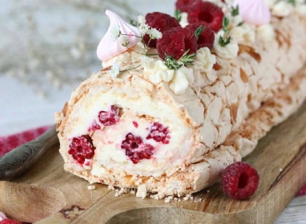 Меренговый рулет Энди Шеф. Рецепт с малиной и маскарпоне