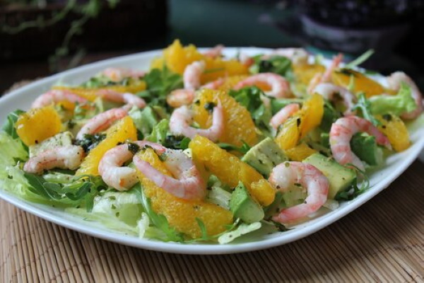 Морской салат из морепродуктов с кальмарами, креветками. Рецепт