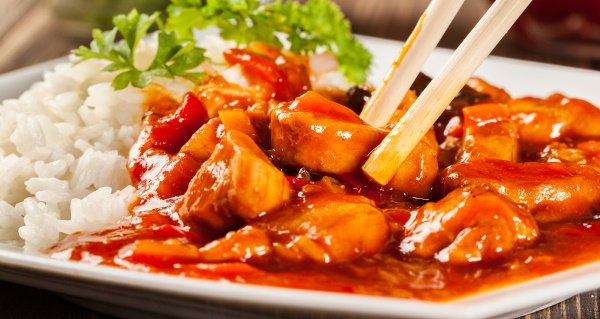 Мясо в кисло-сладком соусе. Рецепт по-китайски, корейски с крахмалом, ананасами, черносливом, овощами