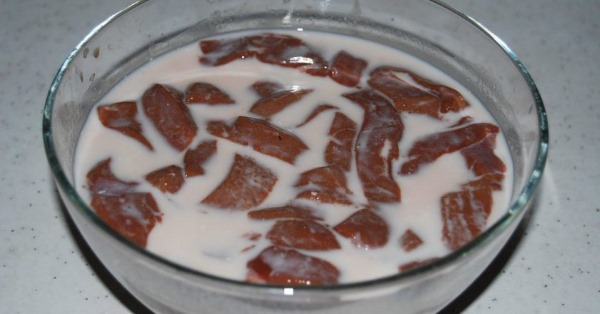 Начинка для печеночного торта из куриной, говяжьей, свиной печени. Рецепты с сыром, грибами, огурцами, яйцом, помидорами