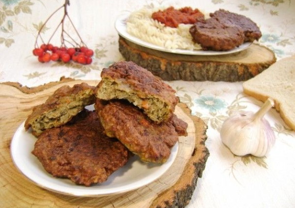 Оладьи из печени свиной. Рецепты мягких, пышных с луком, морковью, манкой, рисом пошагово
