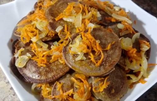 Оладьи из печени свиной. Рецепты мягких, пышных с луком, морковью, манкой, рисом пошагово