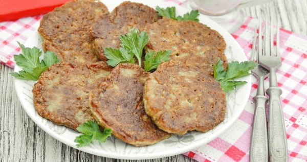 Оладьи из печени свиной. Рецепты мягких, пышных с луком, морковью, манкой, рисом пошагово