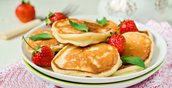 Оладьи из прокисшего молока. Как приготовить пышные, тонкие и вкусные. Фото