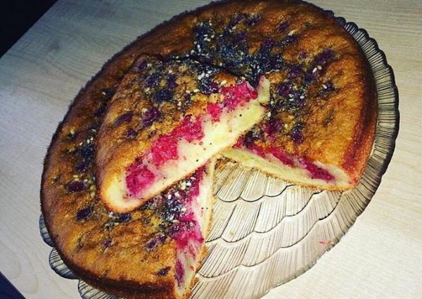 Пирог с малиновым вареньем в духовке. Рецепт с фото