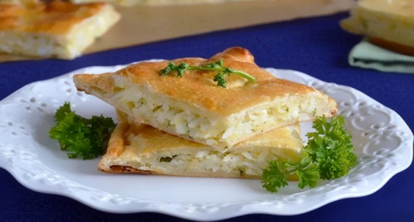 Пироги с рисом и яйцом в духовке, мультиварке. Рецепт из слоеного, дрожжевого, готового теста