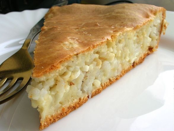 Пироги с рисом и яйцом в духовке, мультиварке. Рецепт из слоеного, дрожжевого, готового теста