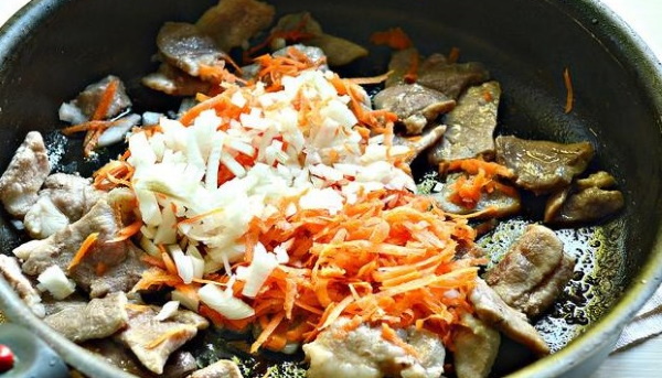Плов из свинины на сковороде. Рецепты приготовления с фото