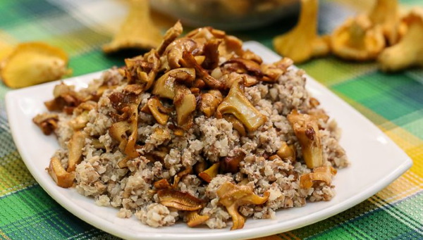 Подливка для гречки. Рецепт с мясом, курицей, котлетами, томатной пастой