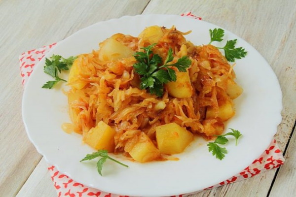 Рагу из капусты и картофеля с мясом в мультиварке. Рецепт с фото