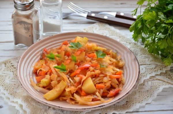 Рагу из капусты и картофеля с мясом в мультиварке. Рецепт с фото